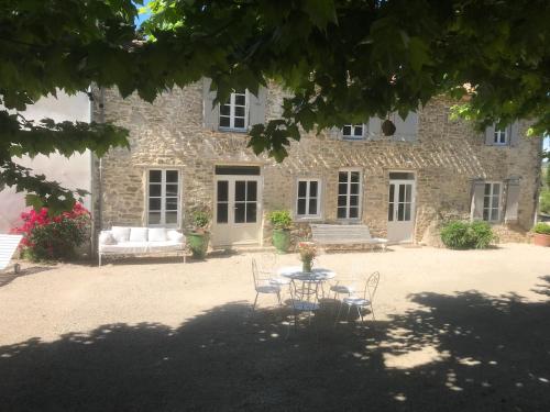 Exterior view, Maison vigneronne in Montlaur