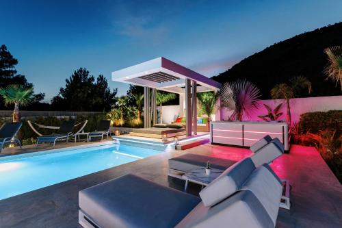 M Mansion - image 9