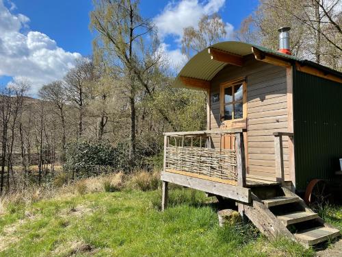 Cosy woodland off grid Shepherds Hut - Hazel