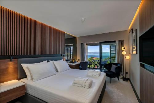 Double Room with Balcony and Sea View