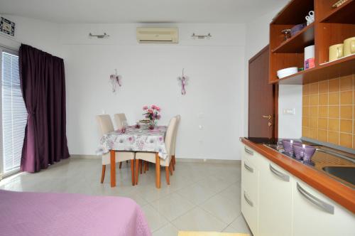 Apartments Roza - image 3