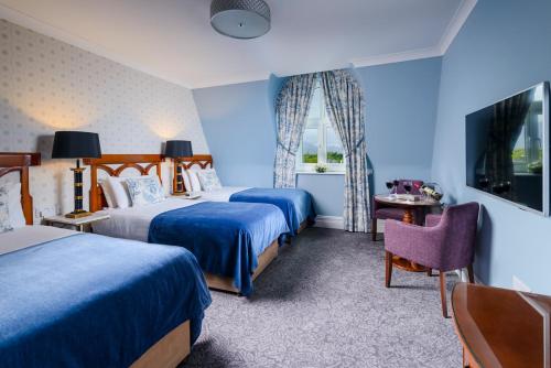 3 twin beds