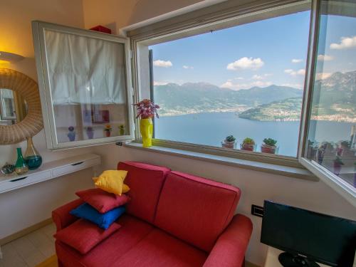  Cherubino - stunning lake view with swimming pool in Parzanica