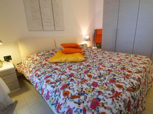  Cherubino - stunning lake view with swimming pool in Parzanica