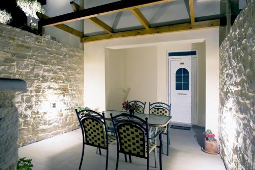 Kastro Apartments - image 3