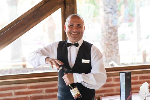 HL Miraflor Suites Hotel - image 9