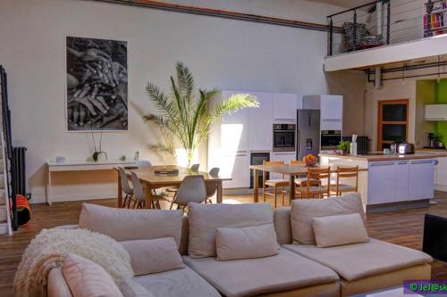 Loft plein centre-ville avec parking gîte à louer Tours