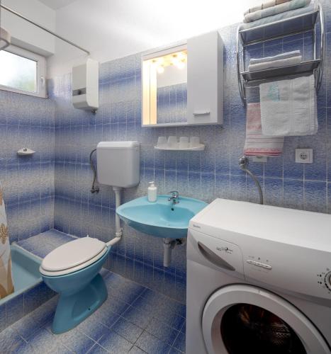 A1 - apt near beach with patio parking and grill