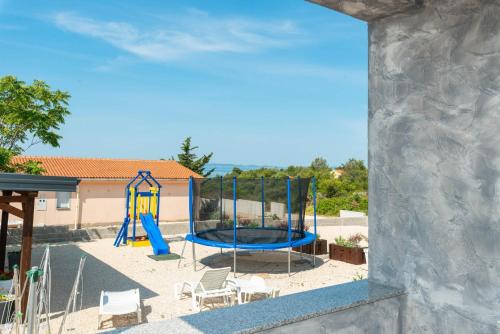 Crowonder Luxury Vir- 6 New Apartments for Families with Playground for Kids