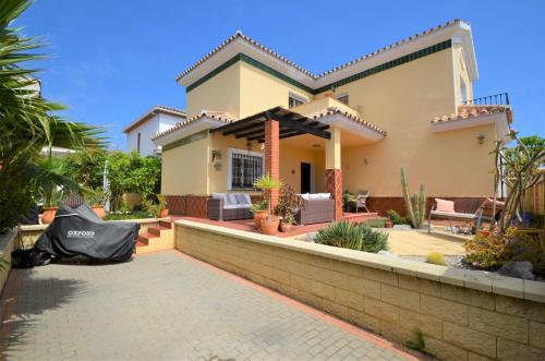 Preciosa Villa Indepediente a 5 mins de la playa gîte à louer La Duquesa