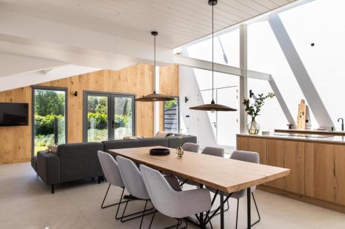 3 bedrooms, 4 beds