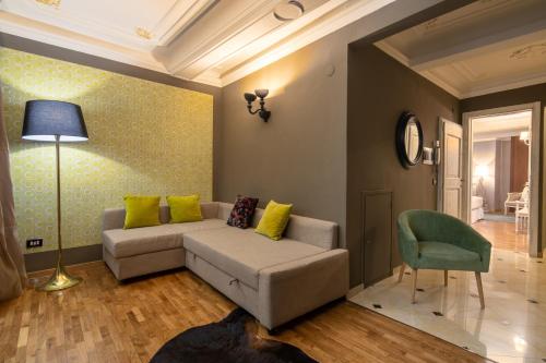 Uffizi Romantic Flat by Mmega - image 2