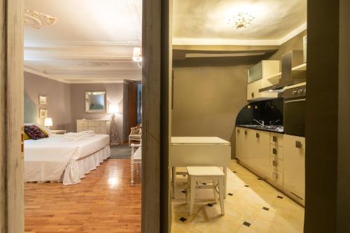 Uffizi Romantic Flat by Mmega - main image