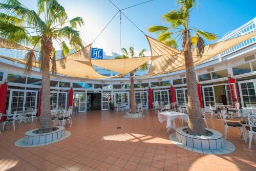 מסעדה, HL Paradise Island in לנזרוטה