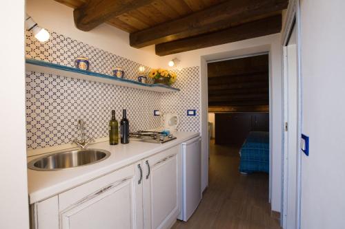 Studio Apartment with Sea View image 1