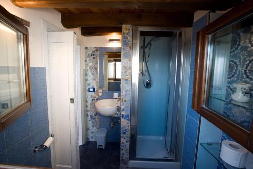 Studio Apartment with Sea View image 3