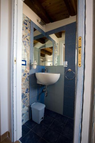 Studio Apartment with Sea View image 4