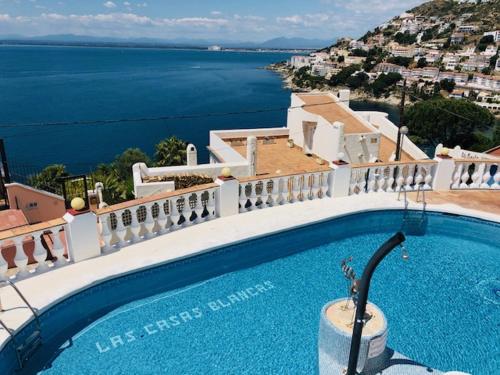 SOROLLA- Casa adosada con vistas panorámicas al mar - piscina comunitaria - terrazas - wifi gîte à louer Platja de Canyelles Petites