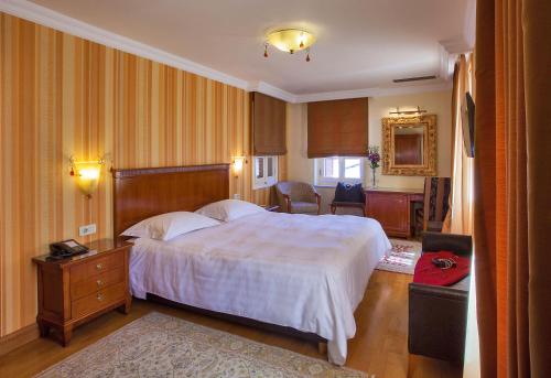 Deluxe Double Room with Veranda and Palamidi View