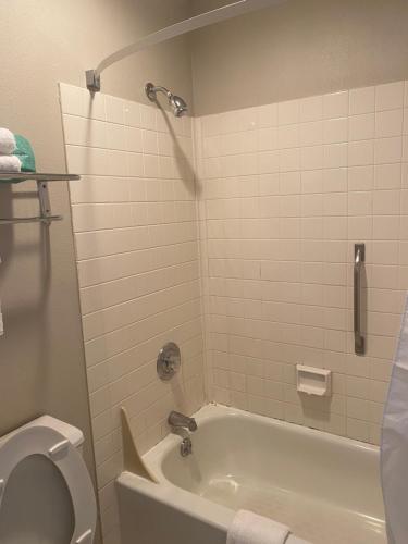 Fairview Inn - Greensboro Airport - image 12