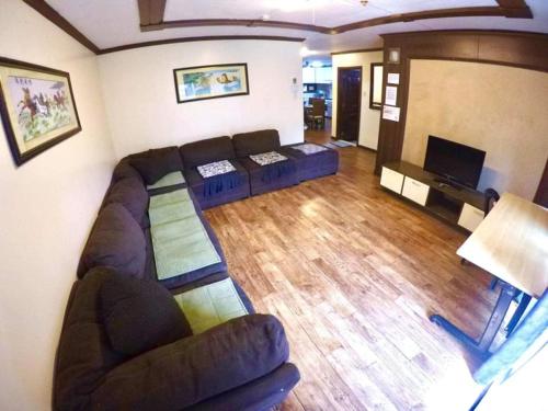 Zenmist Properties- Spacious Three Bedroom Condo