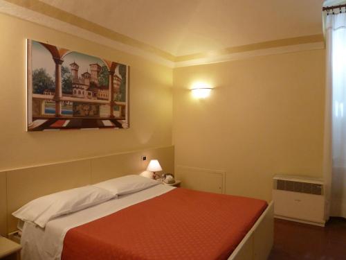 Standard Double Room image 1