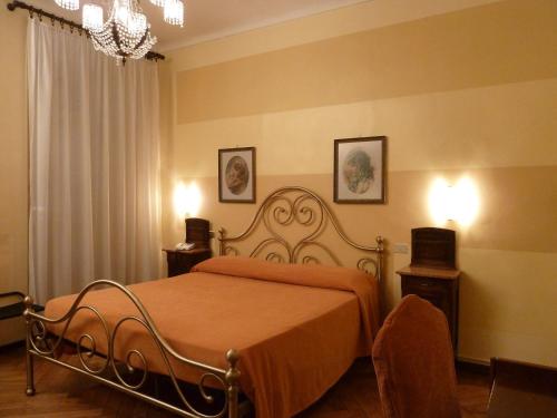Standard Double Room image 3