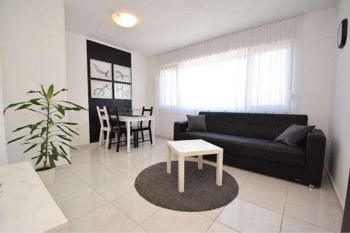 Apartments Lueva