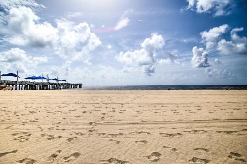 Upscale Home with Hot Tub about 1 Mi to Pompano Beach - image 17