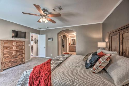 Ruidoso Retreat with Grill Central Location! - image 8