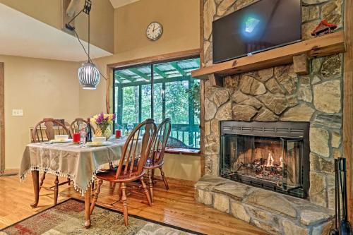 Mizzen Daze Cozy Coosawatee River Resort Cabin! - image 2
