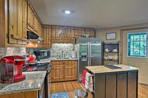 Mizzen Daze Cozy Coosawatee River Resort Cabin! - image 6