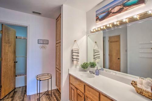 Lakefront Granbury Getaway with Private Dock! - image 9