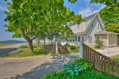 Common Fence Point Cottage with Ocean Views! in Portsmouth (RI)