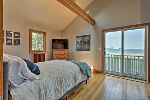 Common Fence Point Cottage with Ocean Views!