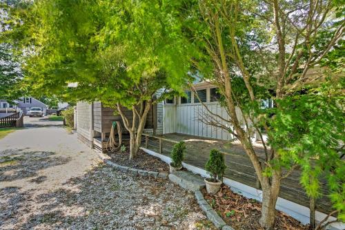 Common Fence Point Cottage with Ocean Views!