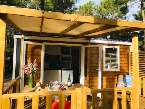 Superior Cottage Pergola (2-3 Persons)