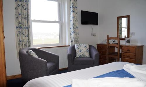 Links Side Guest House - image 2