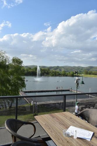 ห้องอาหาร, Prenoćište Srebrno Jezero (Prenociste Srebrno Jezero) in เวลิโค กราดิสเต