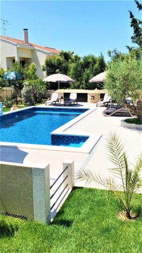 Apartment Villa Engel with Pool