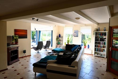 ทัศนียภาพภายนอกโรงแรม, Vakantiehuis het Voorhuis op Landgoed koepeltjesplaats in สกูล