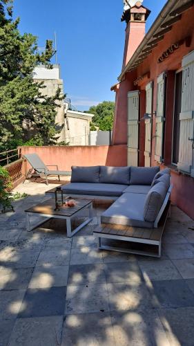 Villa Aux 4 Vents - MAGNIFIQUE - PISCINE ET TENNIS PRIVÉS - A 5min du centre de Cannes gîte à louer Le Four-à-Chaux