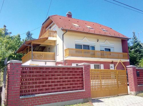 Piroska Apartment – khách sạn tại Zalakaros