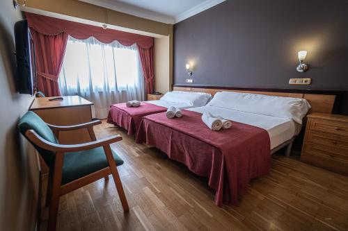 1 double bed, 1 twin bed
