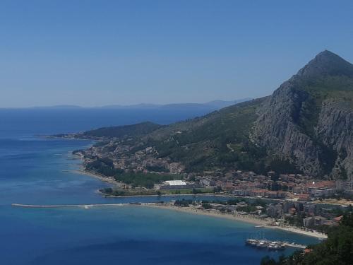 Vila Omis