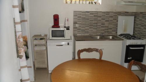 Konyha, siros in Douai