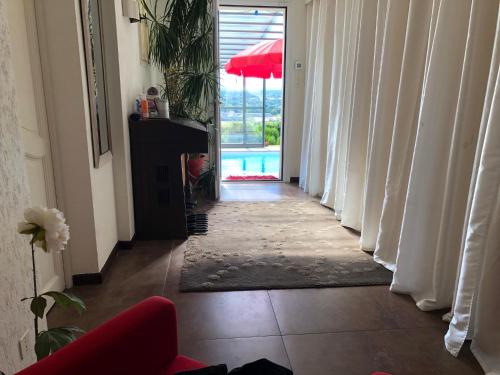 logement avec vue panoramique SPA sauna et la piscine chauffée de début avril à fin octobre (logement avec vue panoramique SPA sauna et la piscine chauffee de debut avril a fin octobre) in Estivareilles
