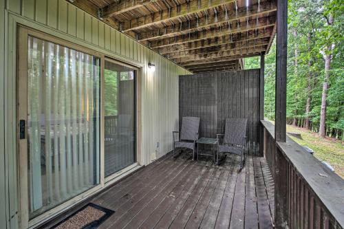 Cozy Retreat with Deck 3 Mi to DeSoto Golf Course! - image 12