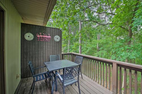 Cozy Retreat with Deck 3 Mi to DeSoto Golf Course! - image 10