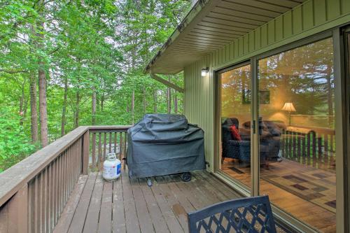 Cozy Retreat with Deck 3 Mi to DeSoto Golf Course! - image 13